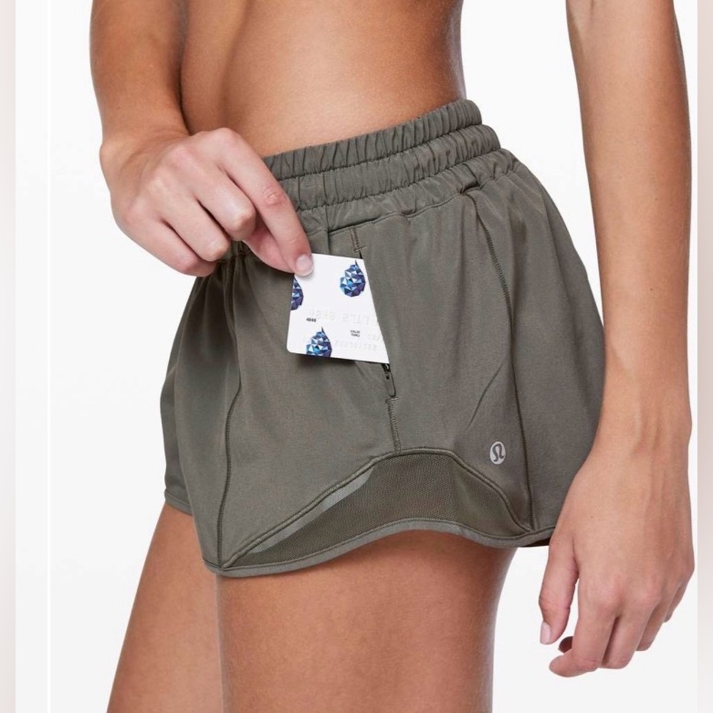 Lululemon Hotty Hot Short II *2.5" in Grey Sage, Sz 4 - Picture 3 of 5